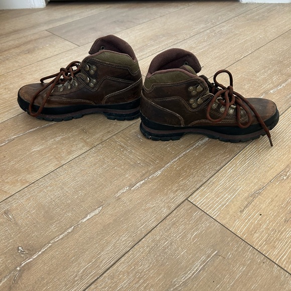Timberland Boys Brown Hiking Boots - Picture 2 of 14